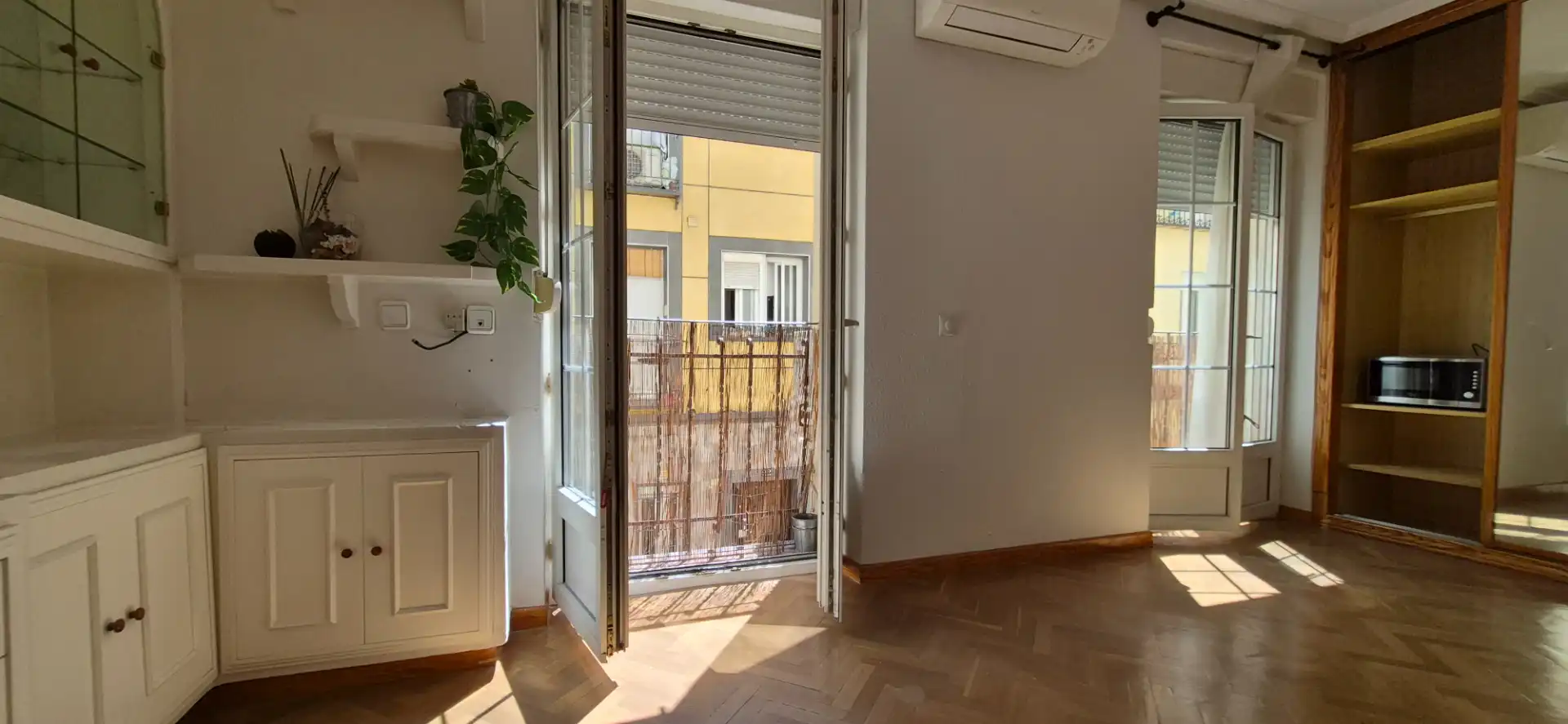 Balcony of Flat for rent in Madrid  with Air Conditioner, Heating and Parquet flooring
