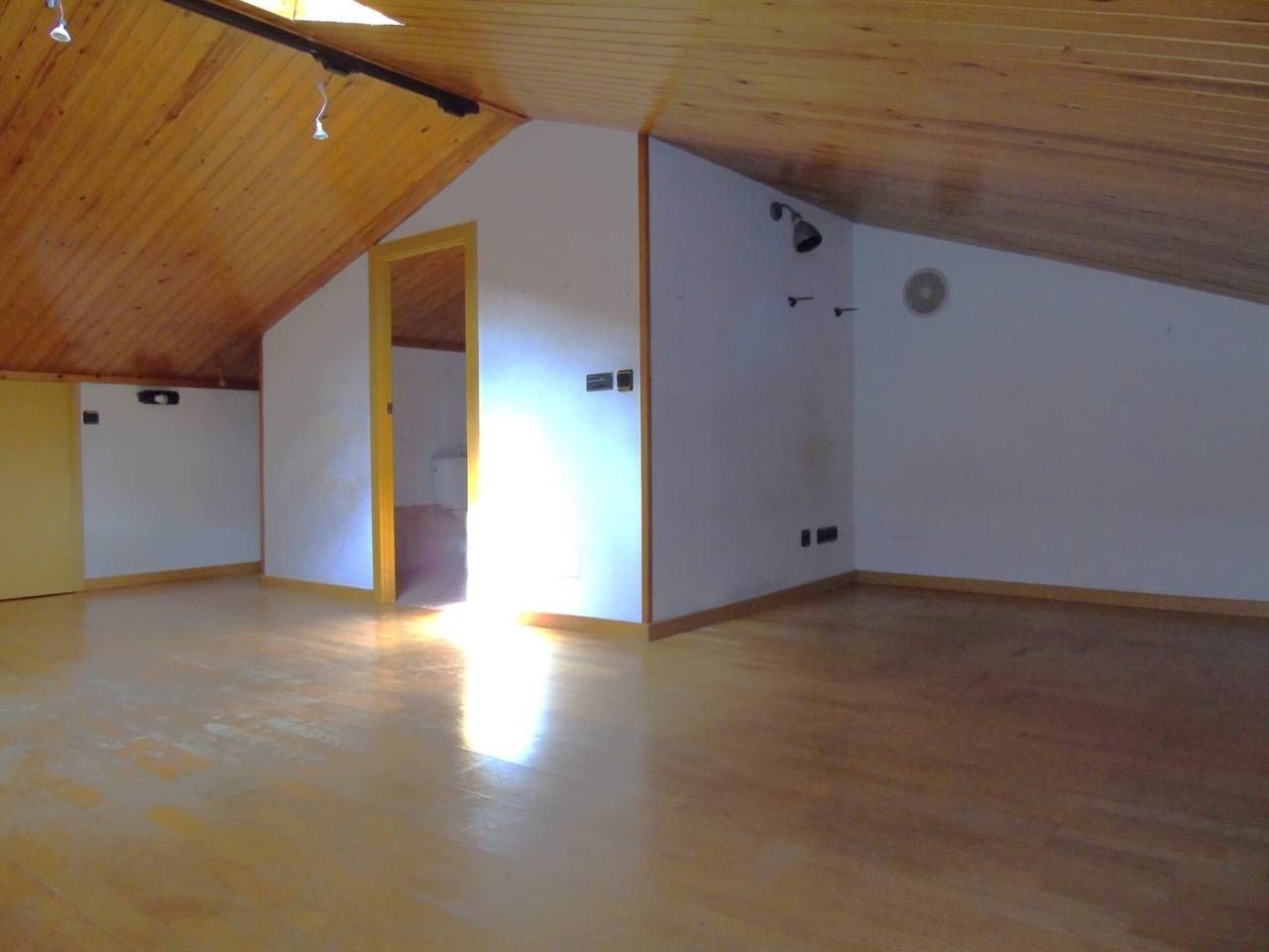 Duplex for sale in Vic  with Heating and Storage room