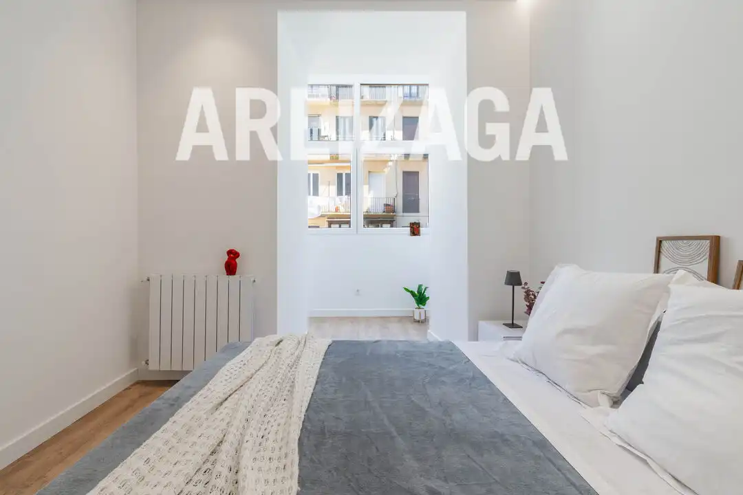Habitación de Piso en venta en Donostia - San Sebastián  con Calefacción, Terraza y Balcón