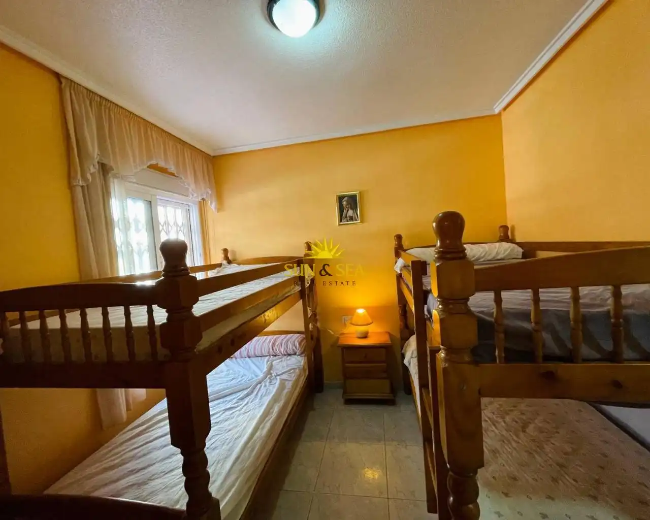 Dormitori de Apartament de lloguer en Torrevieja amb Terrassa, Moblat i Forn