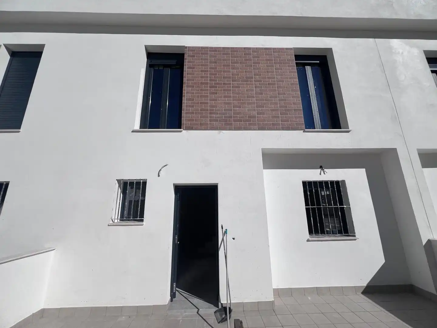 Außenansicht von Einfamilien-Reihenhaus zum Verkauf in El Viso del Alcor mit Terrasse