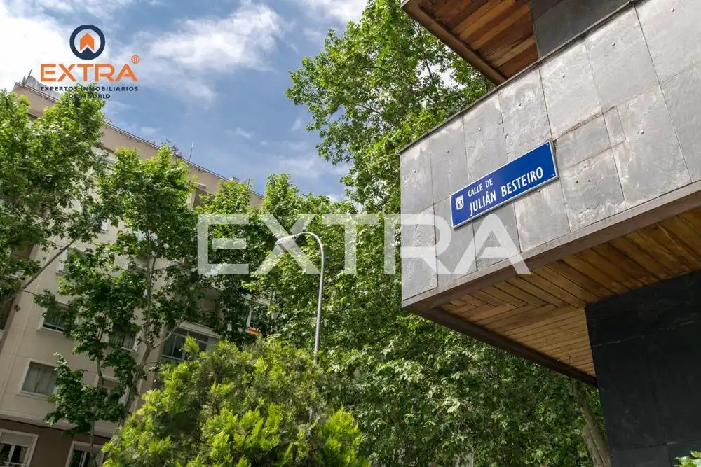 Vista exterior de Piso en venta en Madrid con Calefacción y Alarma
