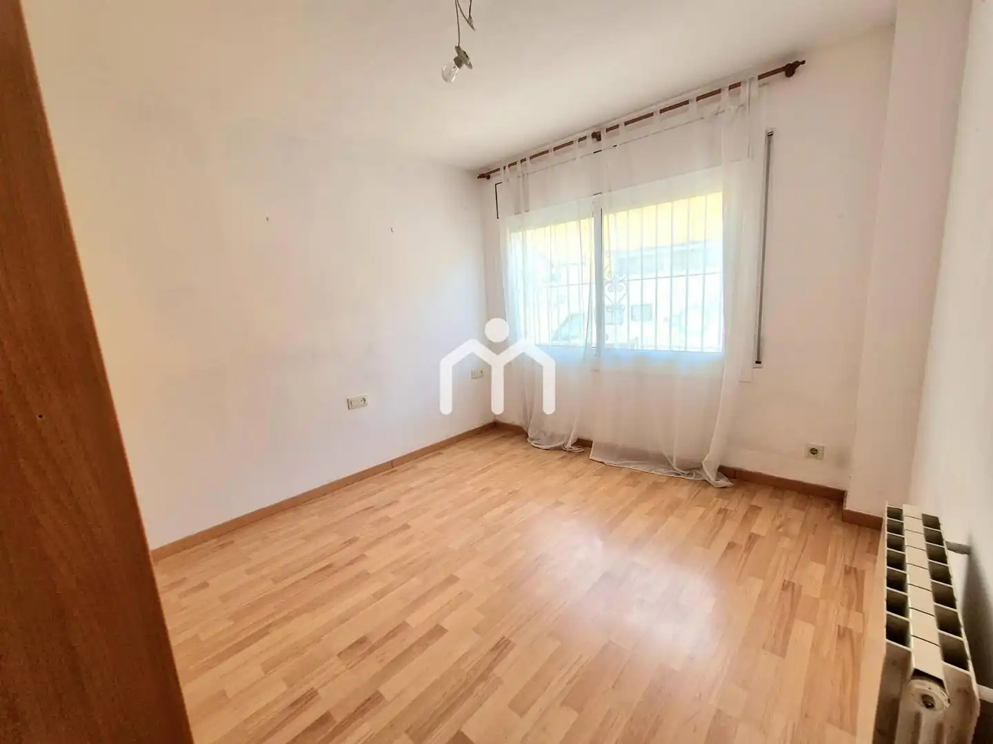 Habitación de Casa adosada en venta en Premià de Dalt con Calefacción, Parquet y Terraza