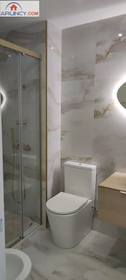 Baño de Piso de alquiler en Montequinto con Aire acondicionado, Calefacción y Jardín privado