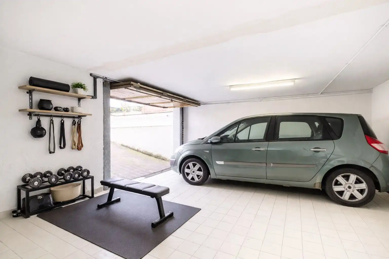 Detached homes for sale in Sector Est