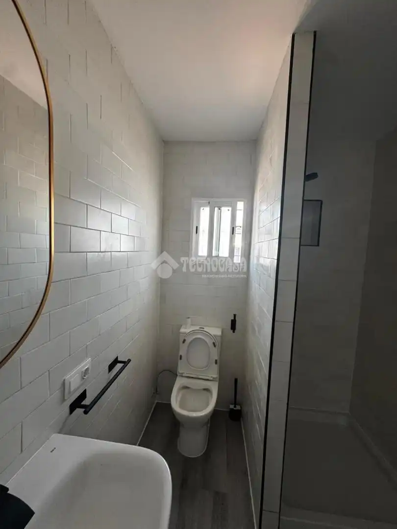 Baño de Casa o chalet de alquiler en La Rinconada con Aire acondicionado, Terraza y Balcón