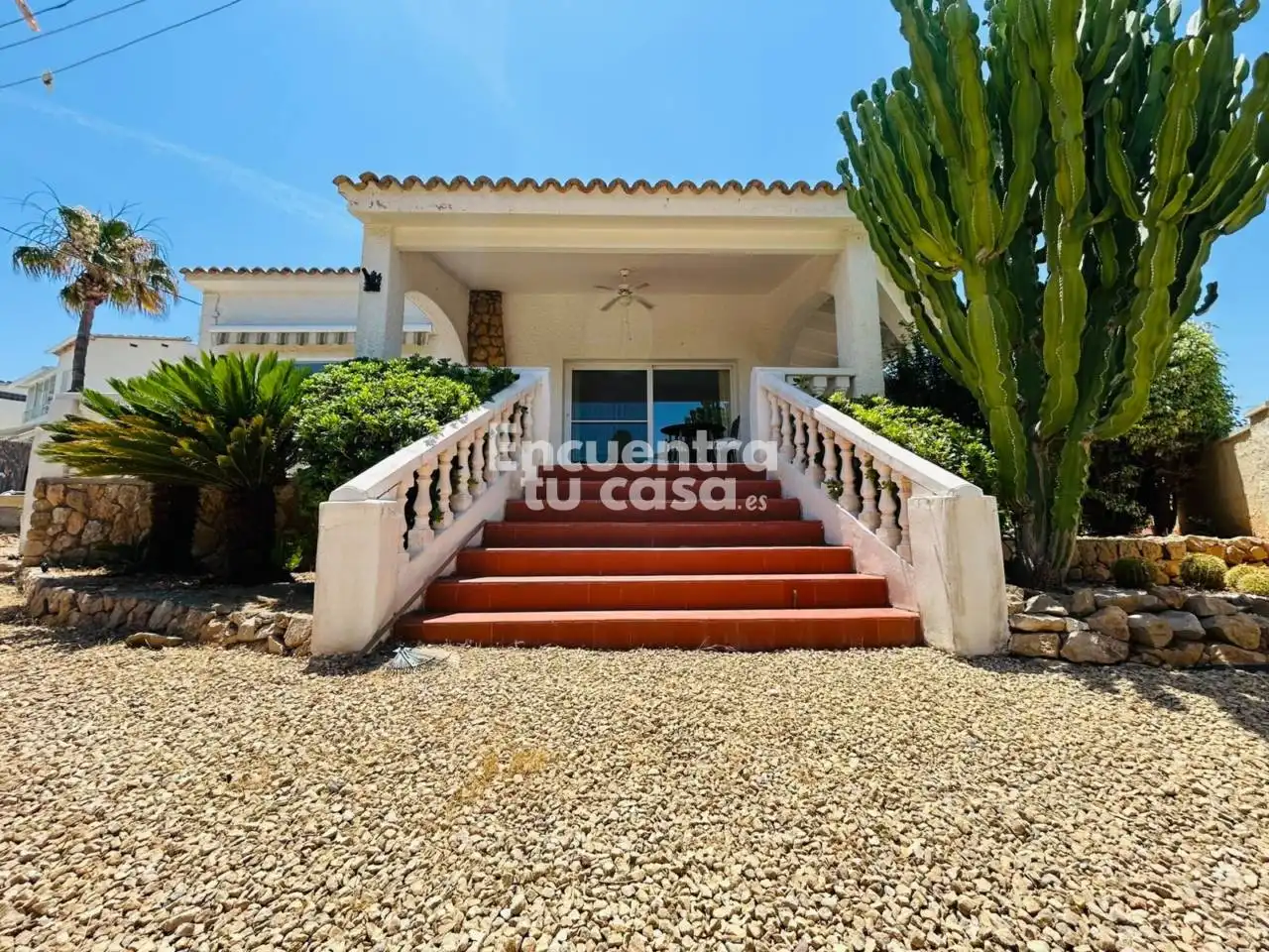 Vista exterior de Casa o xalet en venda en L'Alfàs del Pi amb Aire condicionat, Calefacció i Jardí privat