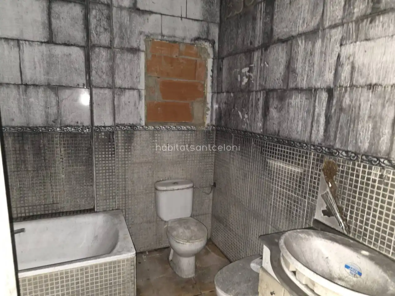 Bany de Casa o xalet en venda en Tordera amb Jardí privat