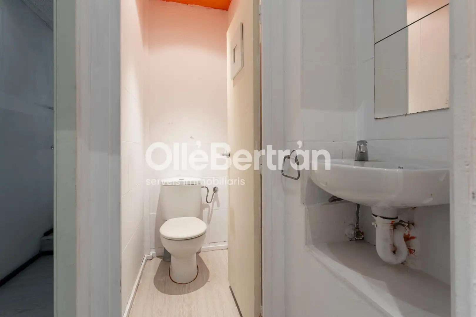 Bathroom of Commercial properties for sale in Barcelona