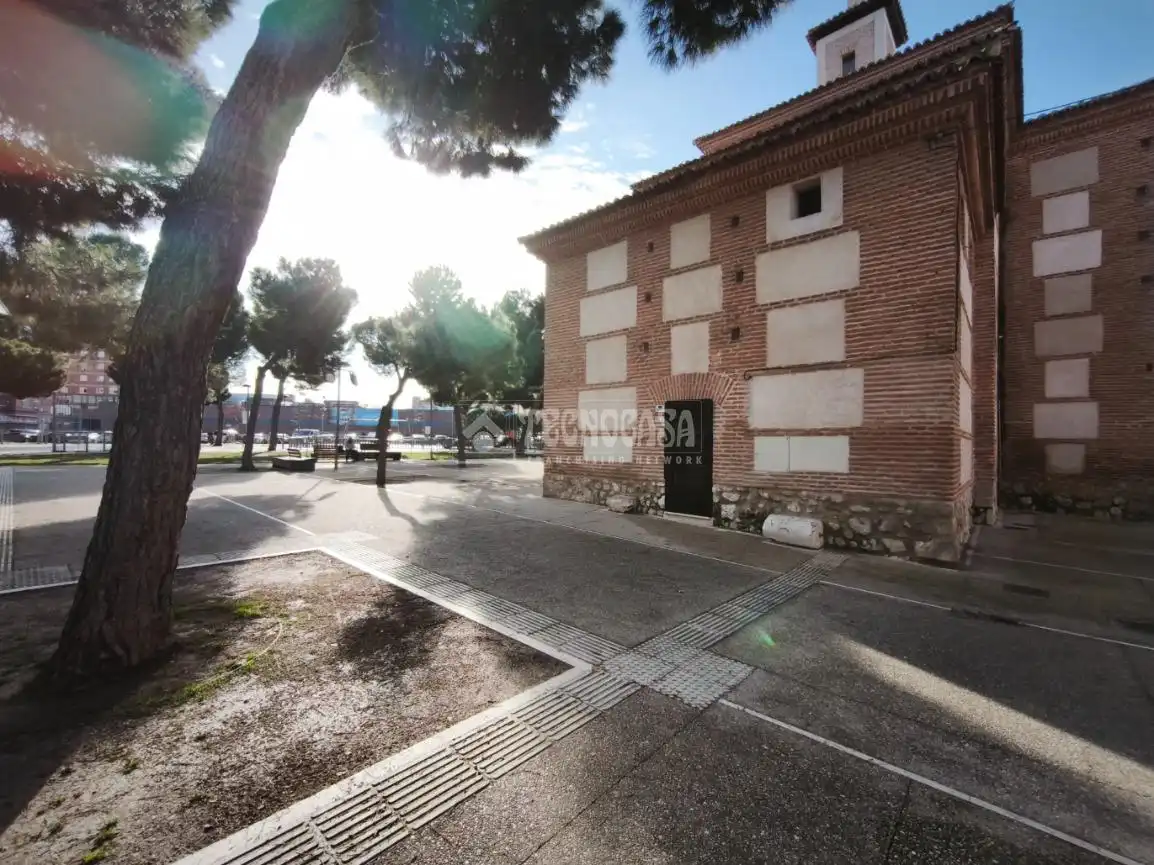 Vista exterior de Piso en venta en Alcalá de Henares con Terraza
