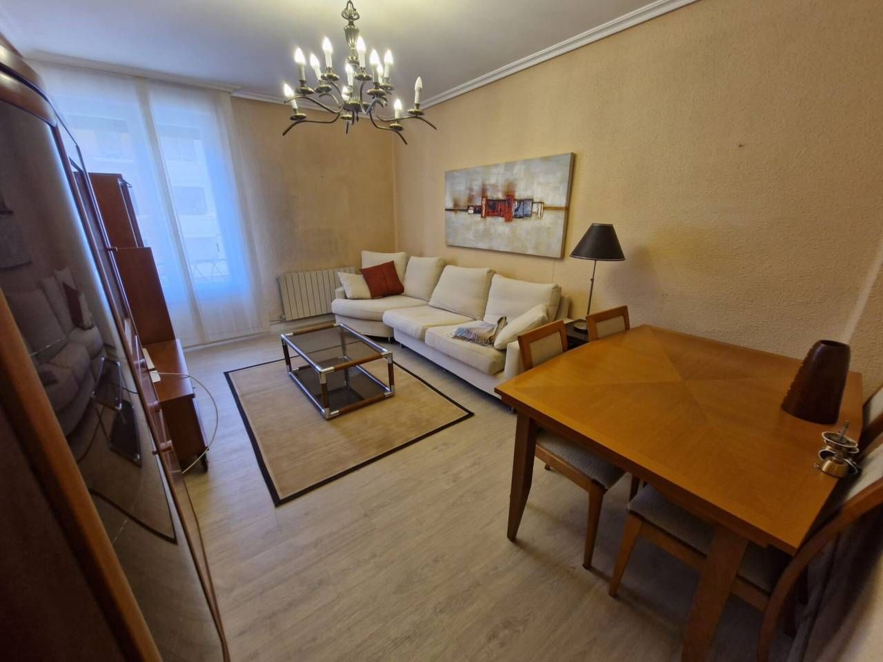 Sala d'estar de Pis de lloguer en  Logroño amb Calefacció, Parquet i Moblat