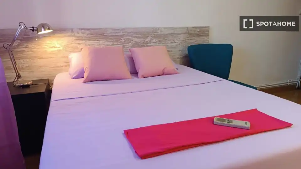 Bedroom of Flat for rent in Madrid  with Air Conditioner, Heating and Furnished