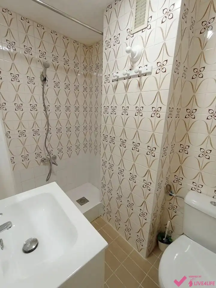 Baño de Piso de alquiler en Burjassot con Aire acondicionado, Terraza y Amueblado