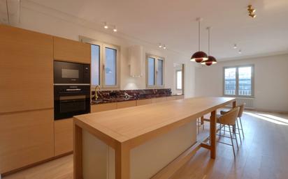 Kitchen of Flat for sale in  Barcelona Capital  with Air Conditioner, Heating and Oven