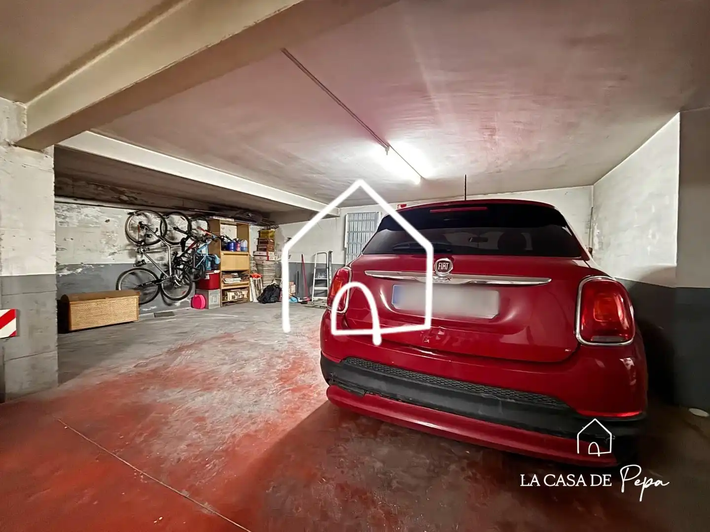 Parking de Casa adosada en venta en Viladecans con Aire acondicionado, Calefacción y Jardín privado
