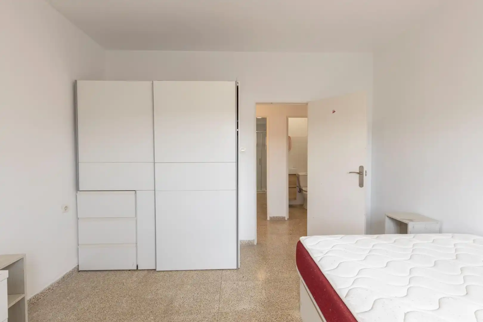 Habitación de Piso en venta en Granada con Terraza y Balcón