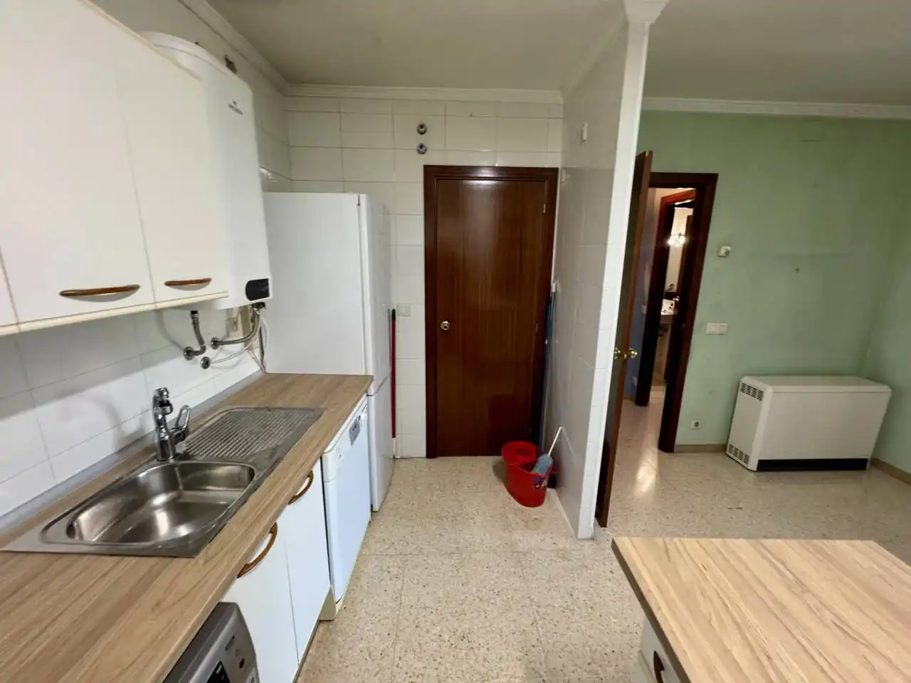 Cocina de Piso en venta en Cerdanyola del Vallès con Calefacción y Terraza