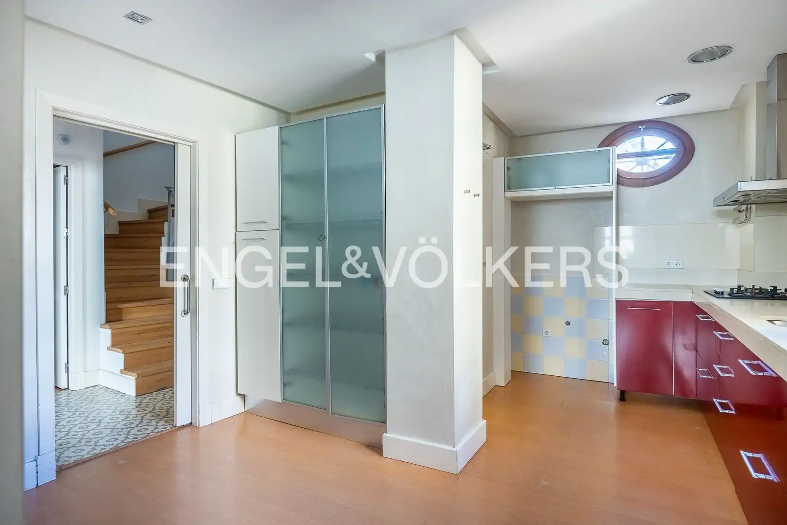 Houses for sale in Sevilla  with Air Conditioner, Heating and Storage room
