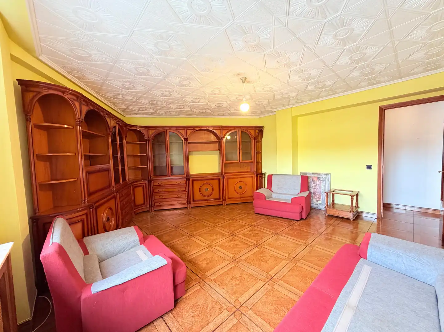Living room of Flat for sale in Avilés  with Heating, Parquet flooring and Furnished