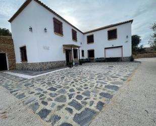 Vista exterior de Casa o xalet de lloguer en Ronda amb Aire condicionat, Terrassa i Piscina