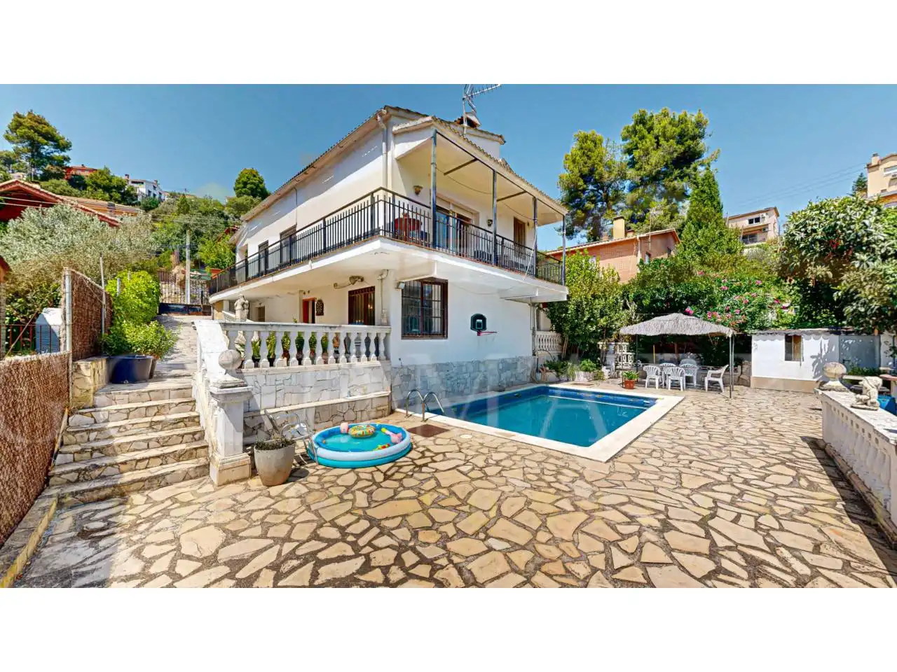 Vista exterior de Casa o xalet en venda en Corbera de Llobregat amb Calefacció, Jardí privat i Terrassa