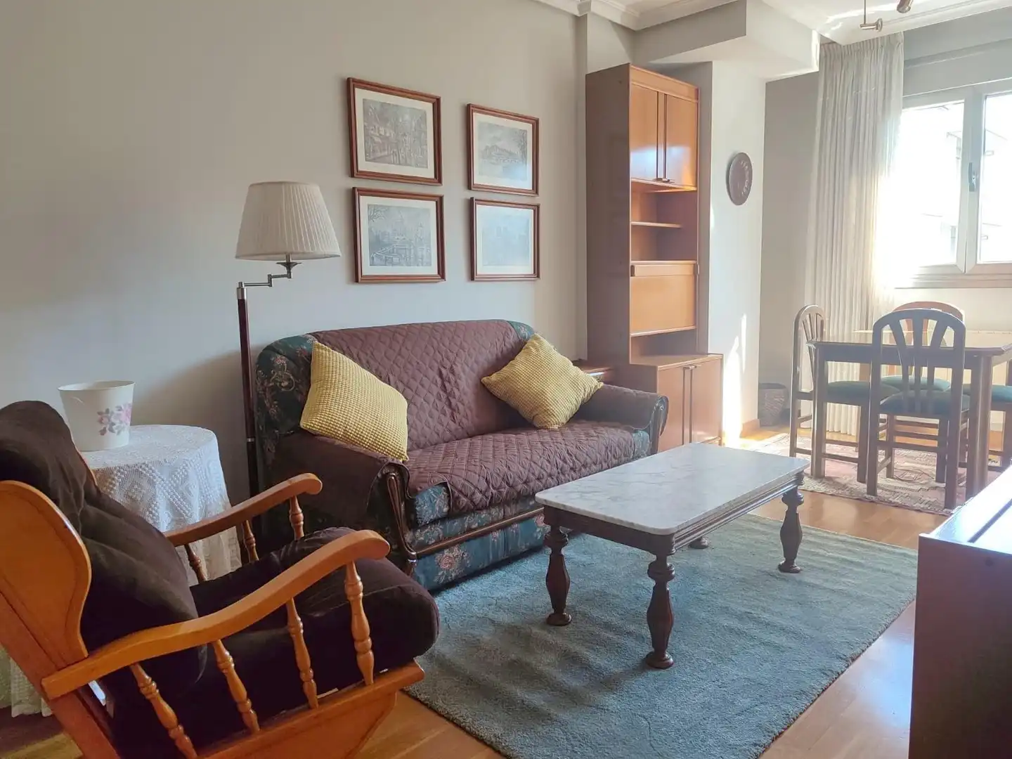 Sala de estar de Piso de alquiler en Oviedo  con Calefacción y Amueblado