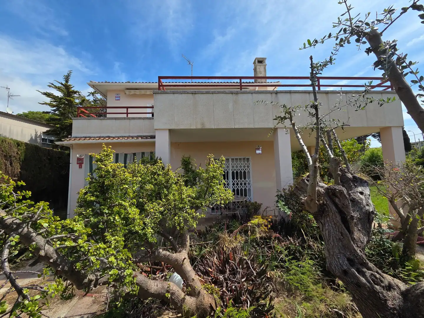 Vista exterior de Casa o xalet en venda en Cunit amb Calefacció, Jardí privat i Terrassa