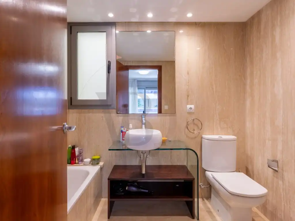 Baño de Apartamento de alquiler en Eivissa con Aire acondicionado, Terraza y Piscina comunitaria