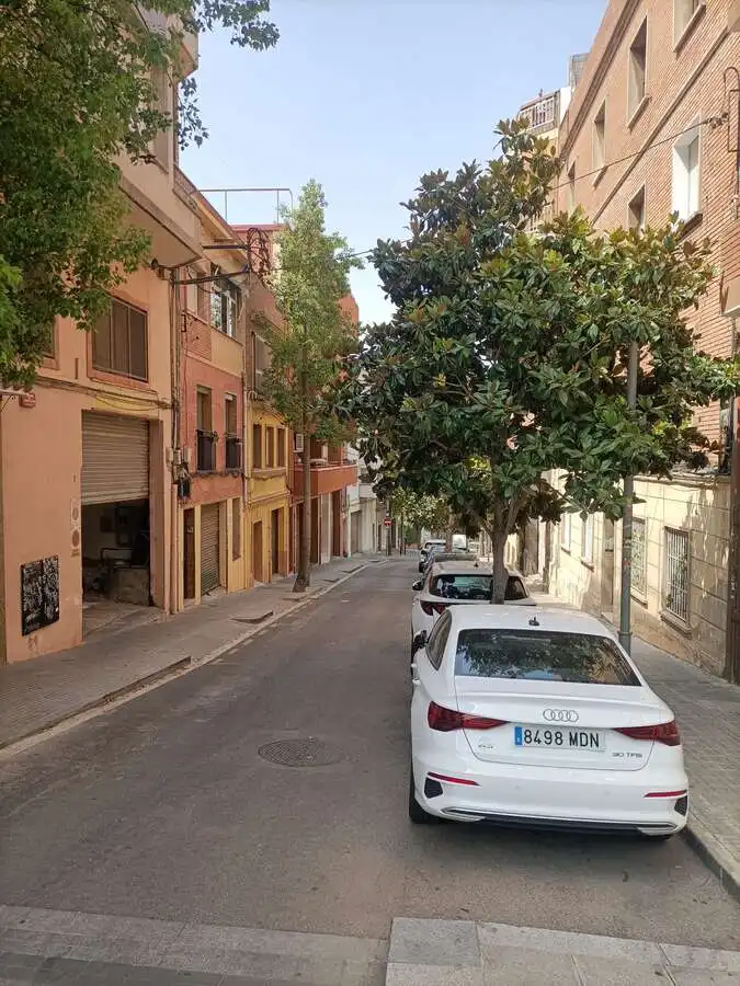 Vista exterior de Pis en venda en Cornellà de Llobregat amb Aire condicionat