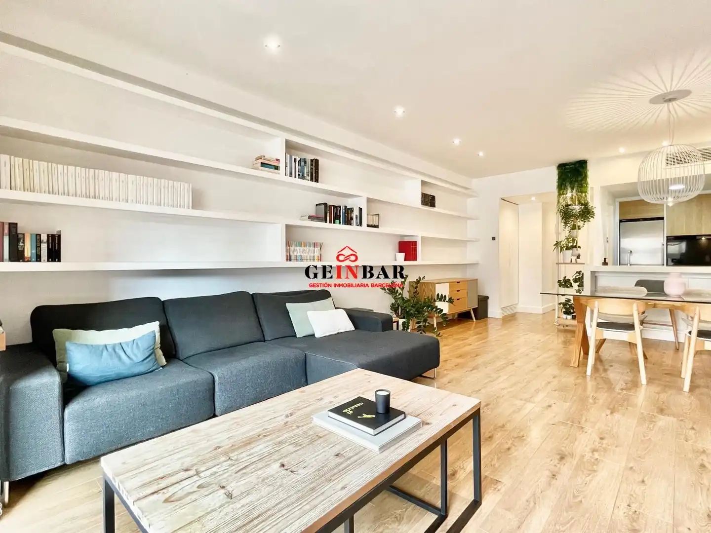 Wohnzimmer von Wohnung zum Verkauf in Barcelona mit Klimaanlage, Heizung und Parkett