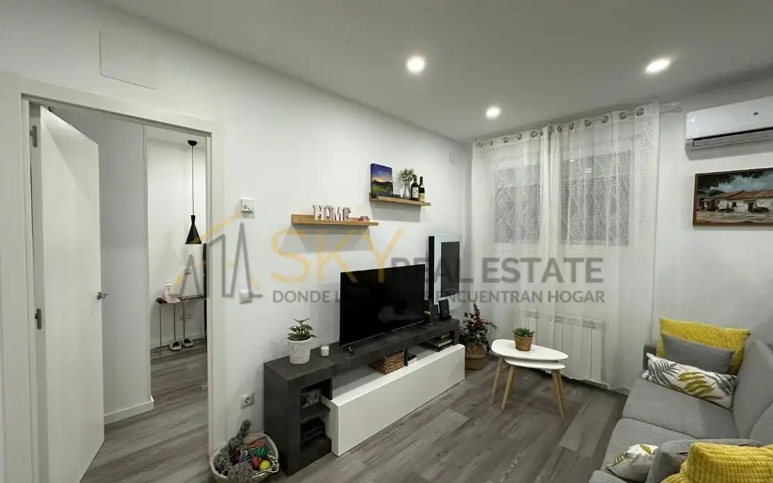 Living room of Flat for sale in Madrid  with Air Conditioner and Heating