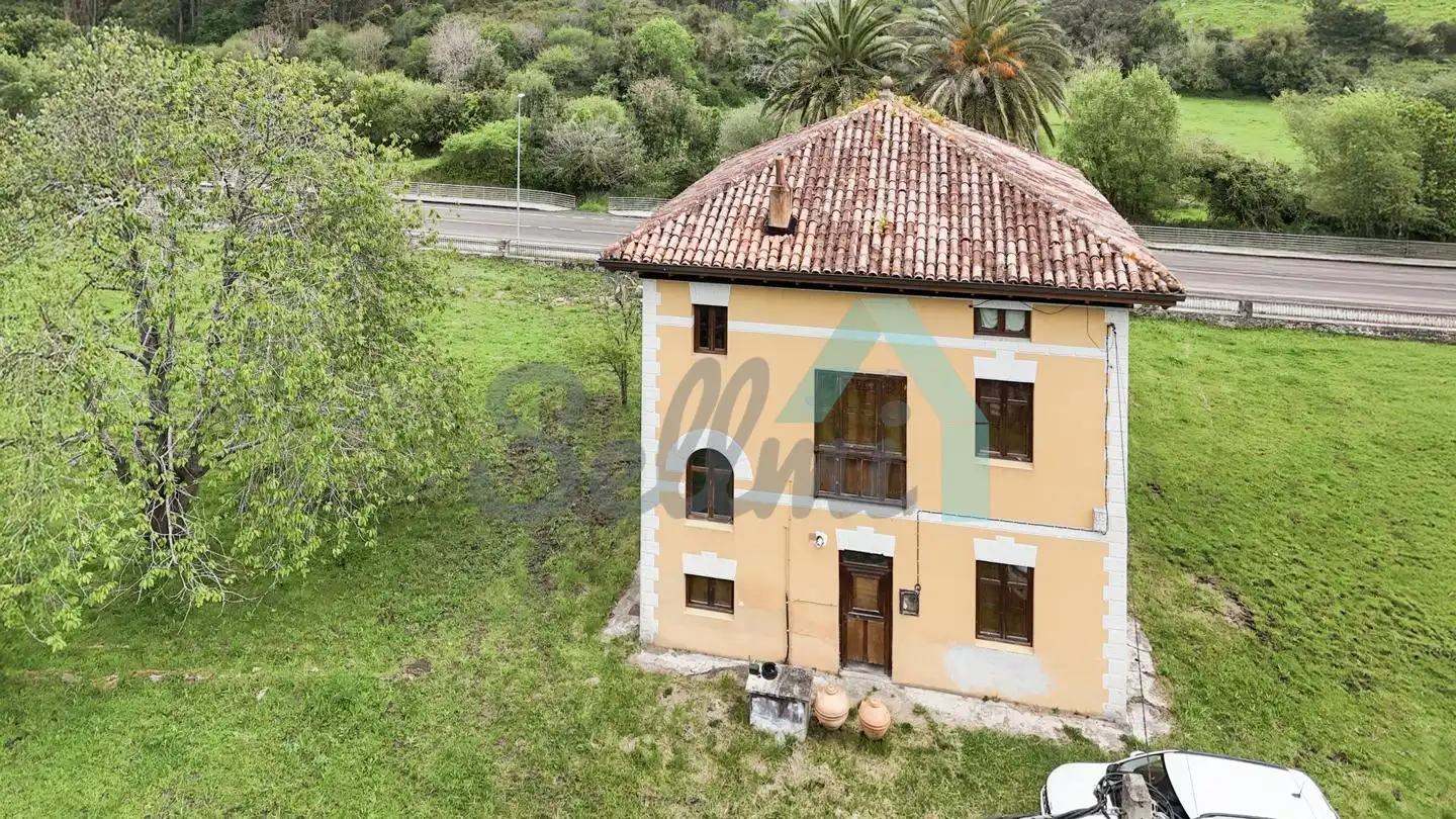 Vista exterior de Casa o chalet en venta en Llanes con Calefacción, Jardín privado y Parquet