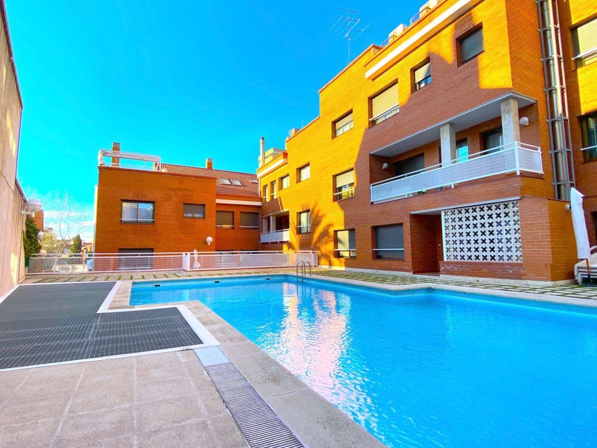 Piscina de Casa o xalet en venda en  Zaragoza Capital amb Aire condicionat, Calefacció i Jardí privat