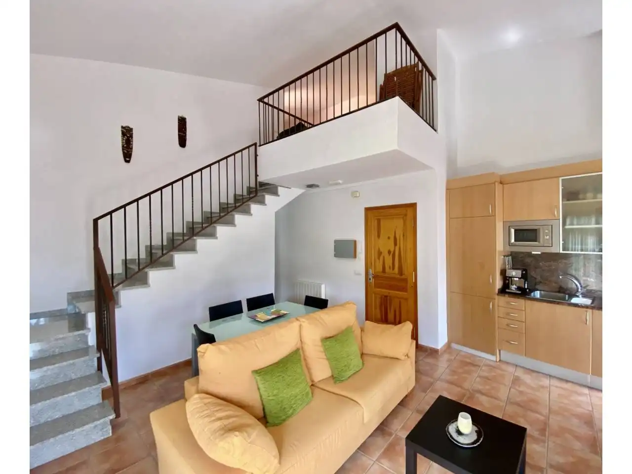 Sala d'estar de Dúplex en venda en Castellfollit de la Roca amb Calefacció, Terrassa i Moblat