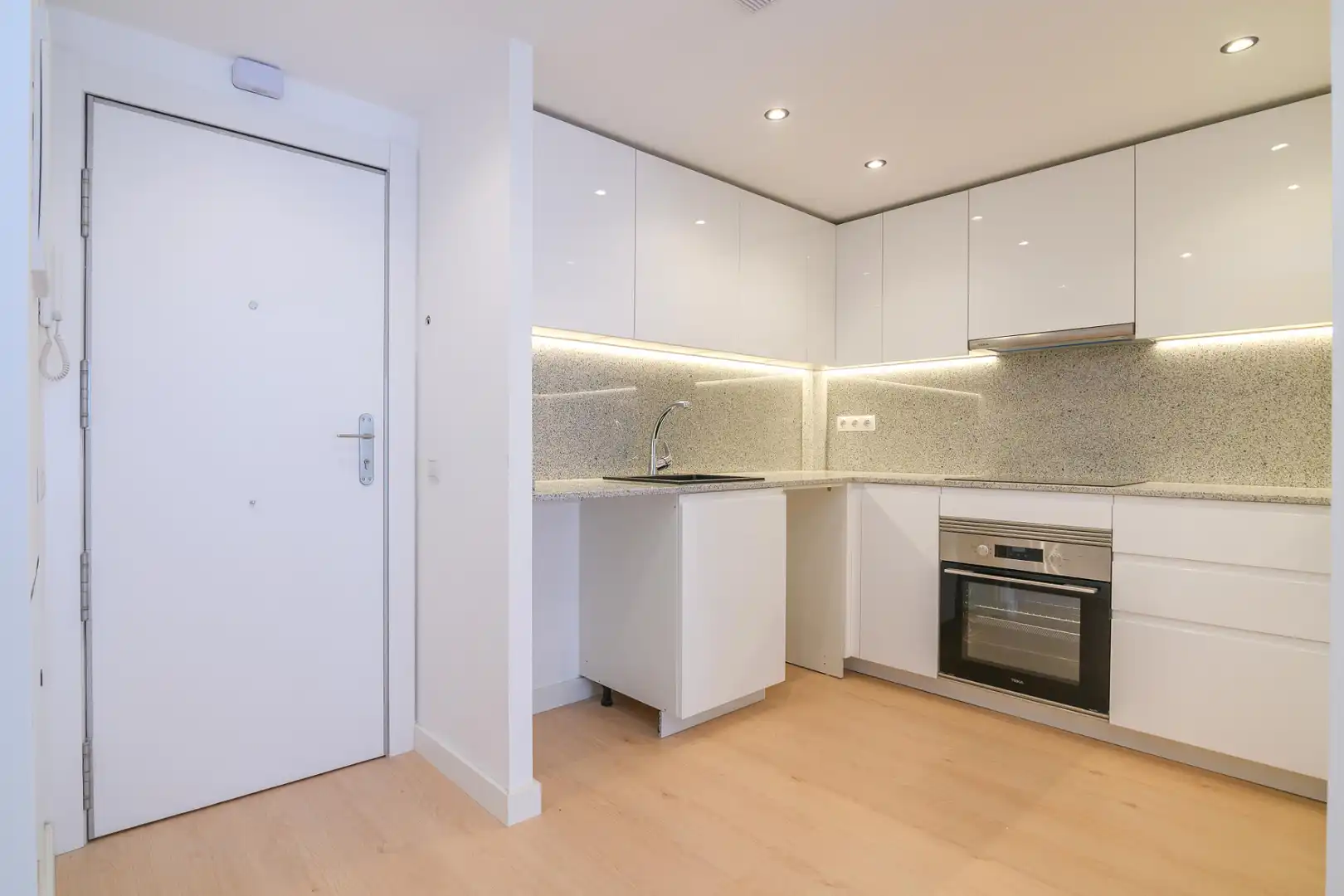 Flat with lift for sale in Carrer Victòria 95