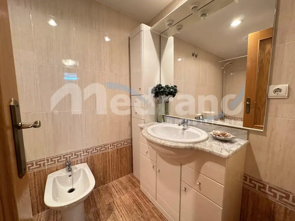 Badezimmer von Wohnung zum Verkauf in Villajoyosa / La Vila Joiosa mit Privatgarten, Terrasse und Schwimmbad