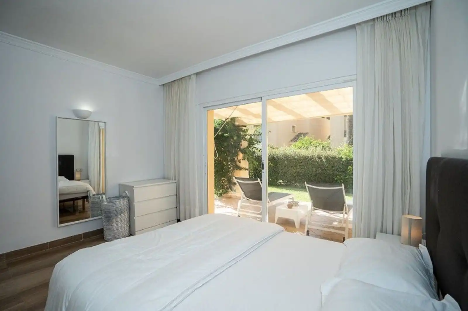 Dormitori de Apartament en venda en Marbella amb Aire condicionat, Terrassa i Piscina