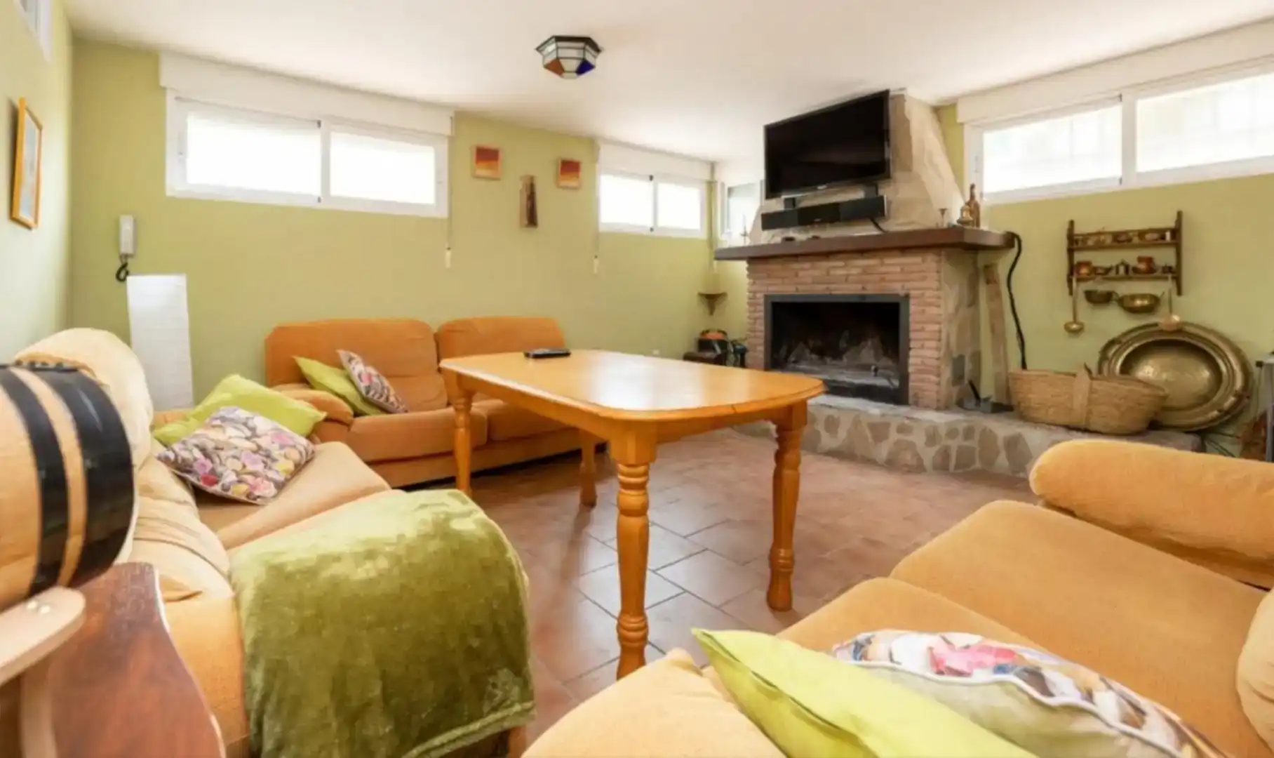 Sala d'estar de Casa o xalet en venda en Cúllar Vega amb Aire condicionat i Piscina
