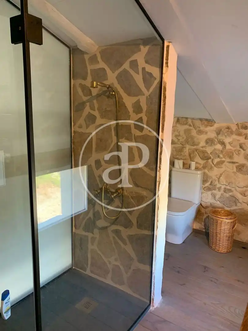 Bany de Finca rústica en venda en Torremanzanas / La Torre de les Maçanes amb Calefacció, Jardí privat i Terrassa