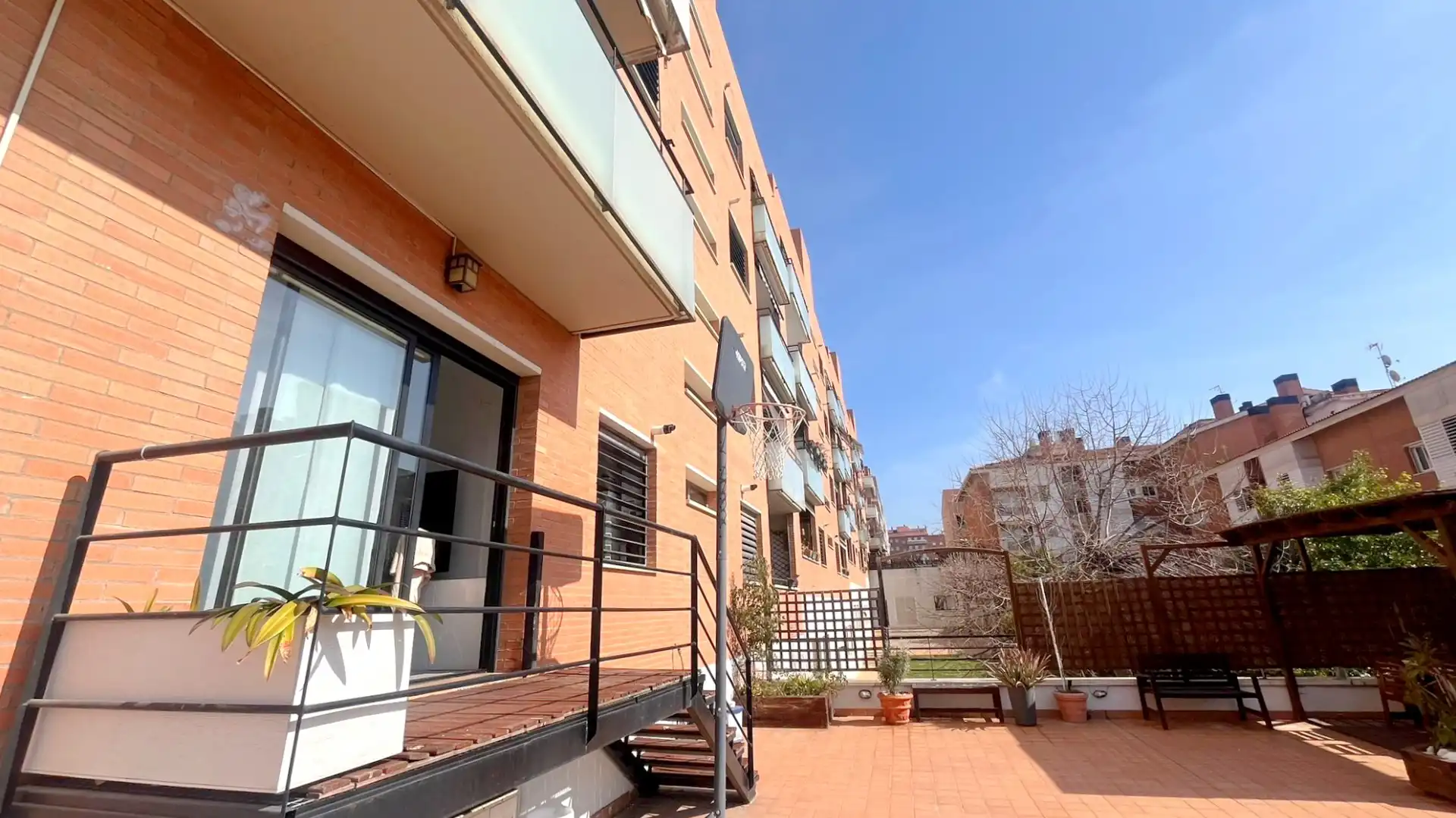 Außenansicht von Wohnung zum Verkauf in Sant Feliu de Llobregat mit Klimaanlage, Heizung und Parkett
