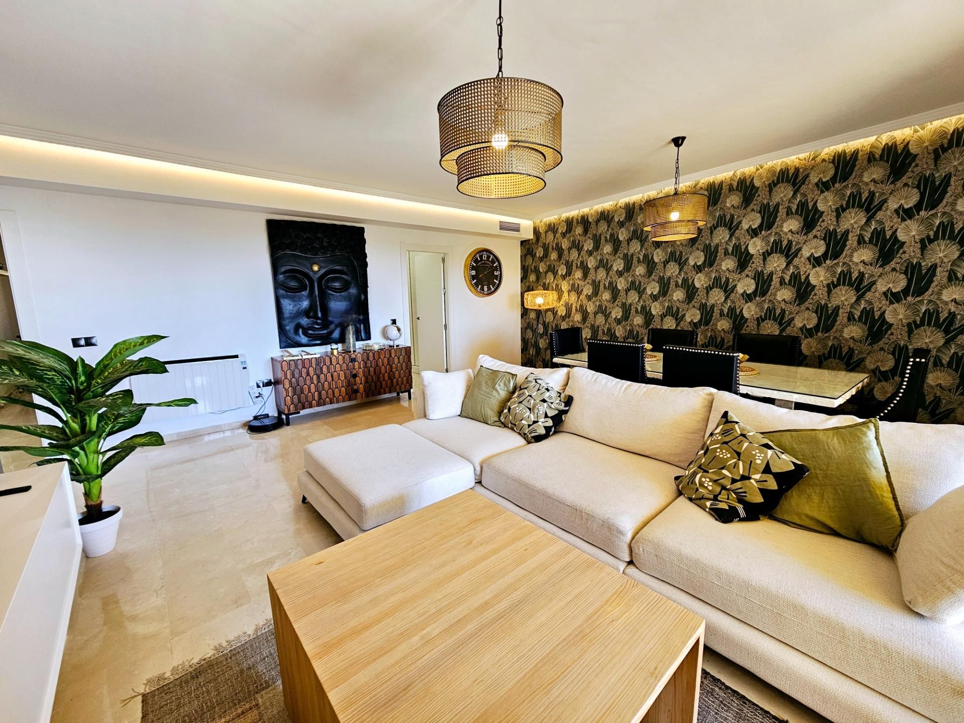 Living room of Apartment for sale in Benalmádena  with Air Conditioner, Private garden and Parquet flooring