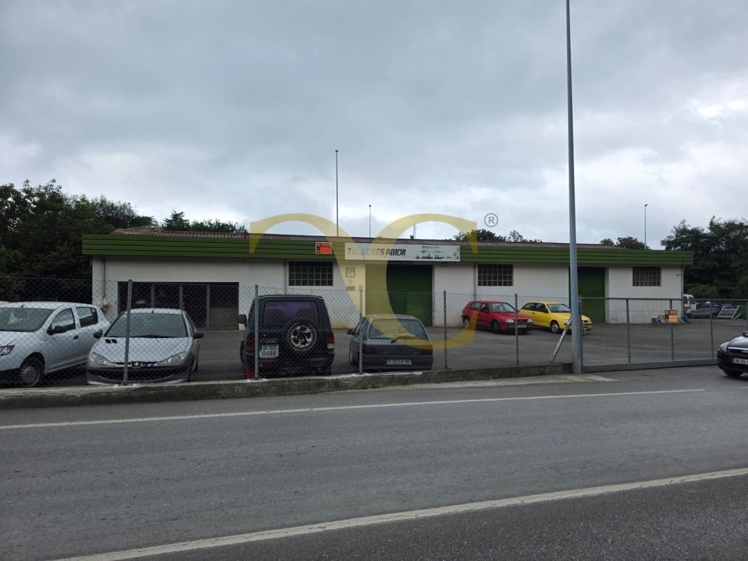 Vista exterior de Nave industrial en venta en Llanes