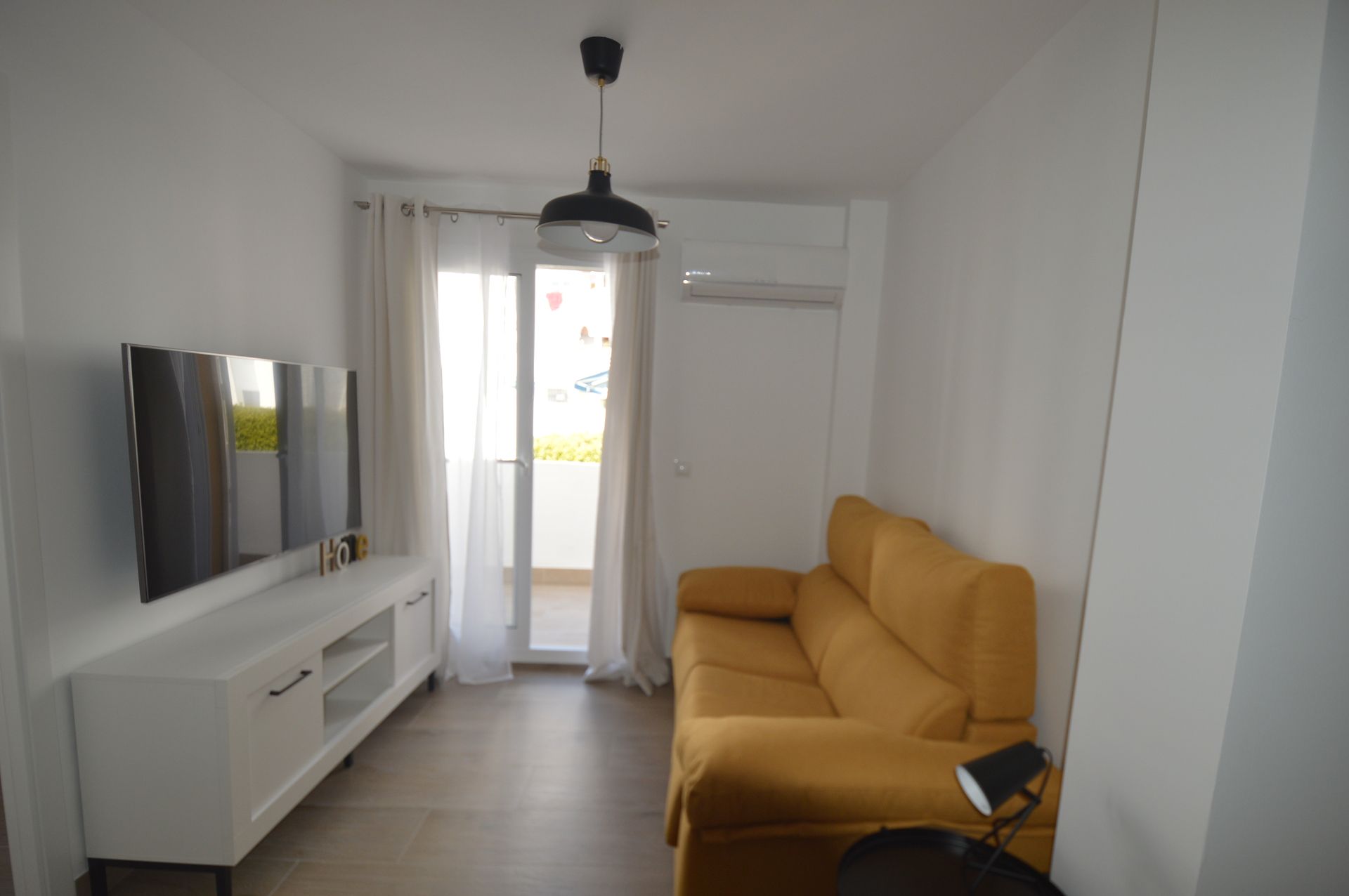 Living room of Flat to rent in Benalmádena  with Air Conditioner, Furnished and Oven