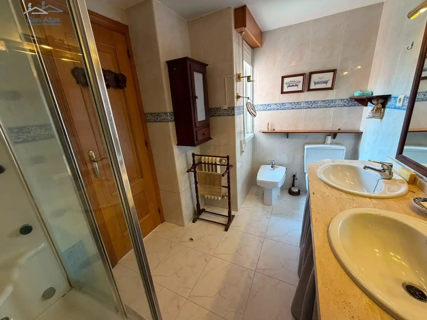 Baño de Casa o chalet en venta en Oleiros con Calefacción, Jardín privado y Trastero