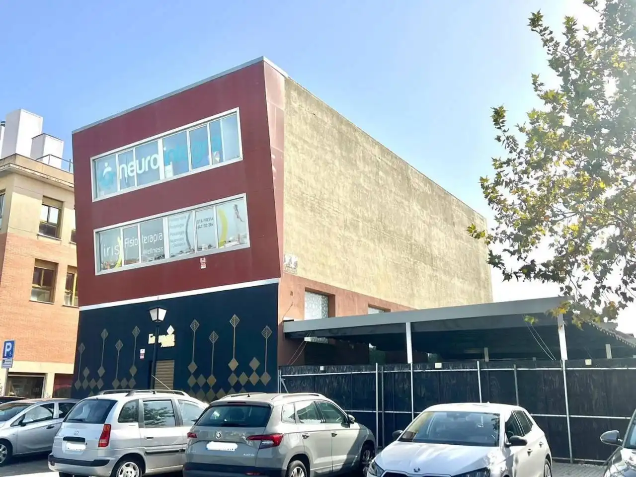 Vista exterior de Edifici en venda en Bormujos