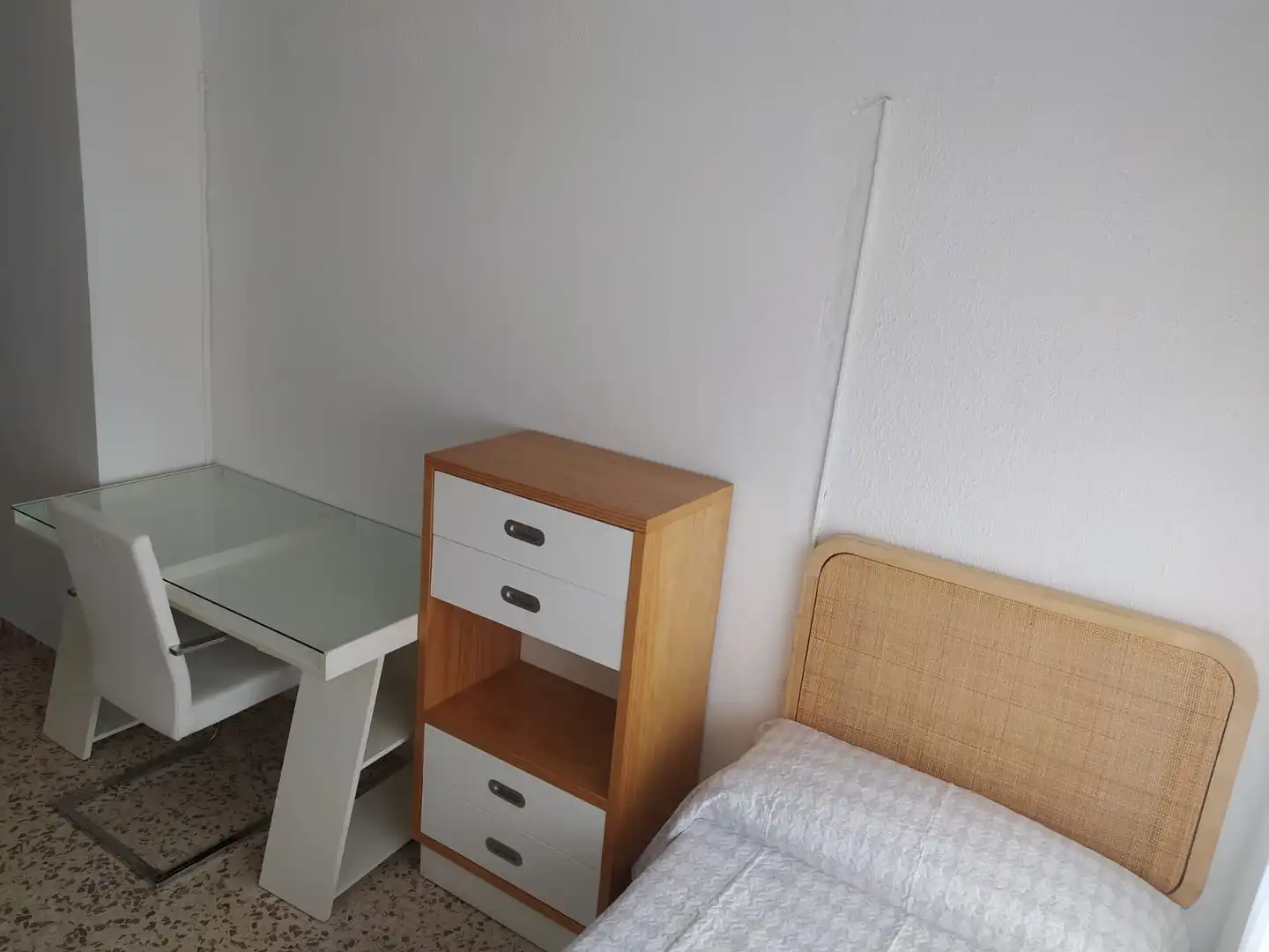 Habitación de Piso de alquiler en Granada con Calefacción, Amueblado y Horno
