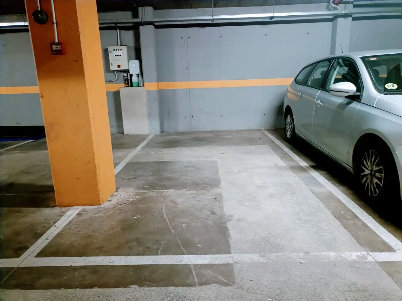 Parking de Piso de alquiler en La Moraleja con Aire acondicionado, Calefacción y Trastero