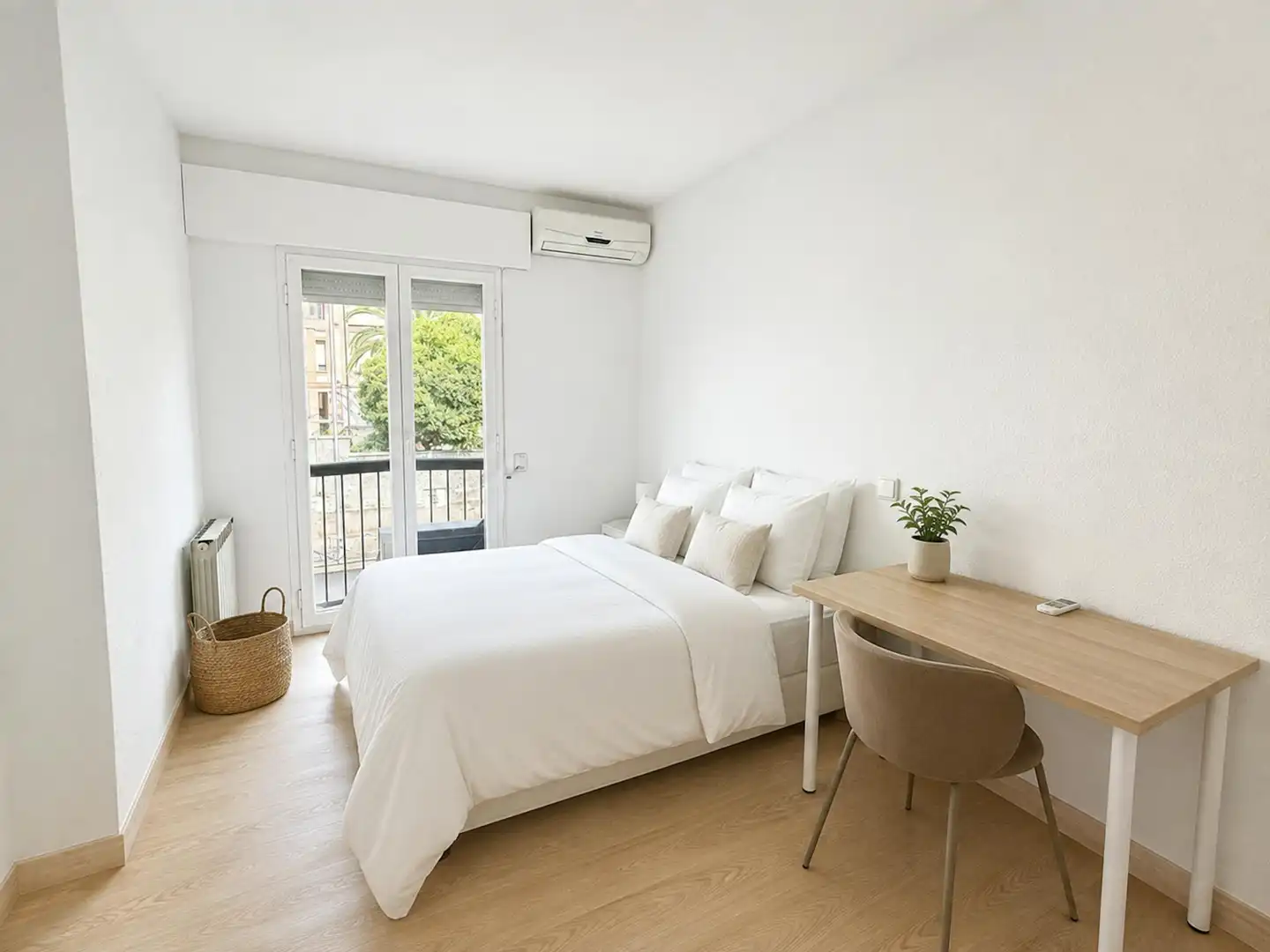 Bedroom of Flat for rent in Madrid  with Air Conditioner, Heating and Washing machine