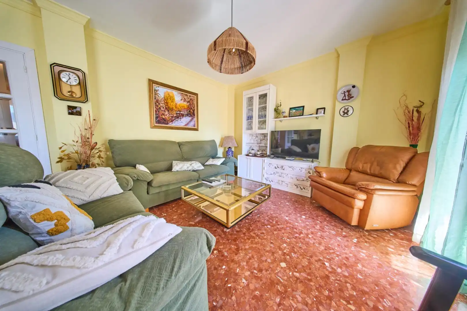 Sala d'estar de Casa adosada en venda en Órgiva amb Calefacció, Jardí privat i Terrassa