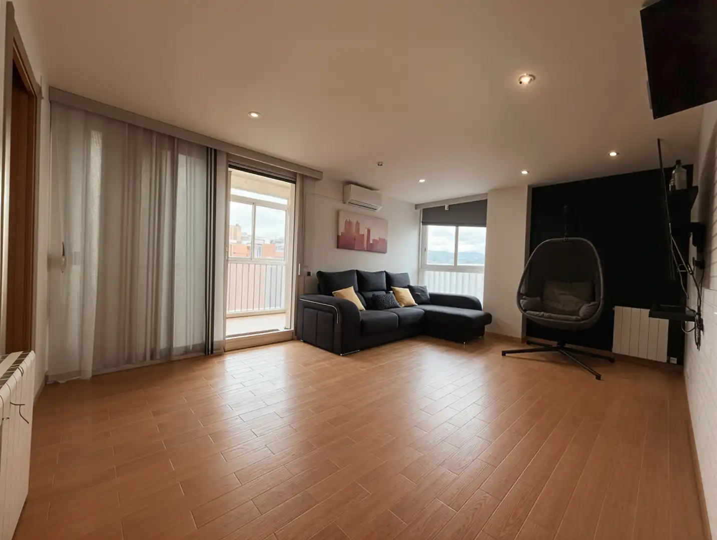 Wohnzimmer von Dachboden zum Verkauf in Barcelona mit Klimaanlage, Heizung und Terrasse